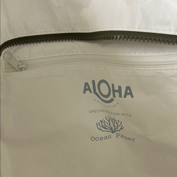 ALOHA Collection Limited Edition Ocean Paper Daytripper Tote bag NWT - Picture 3 of 5